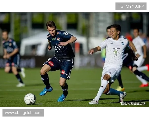 海洋蓝足球衣闪耀赛场设计灵感解读与潮流趋势探讨