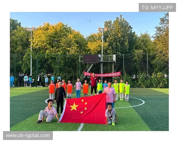 聚焦赣州女子在精彩激烈足球赛事中的奋力拼搏与团队力量展现